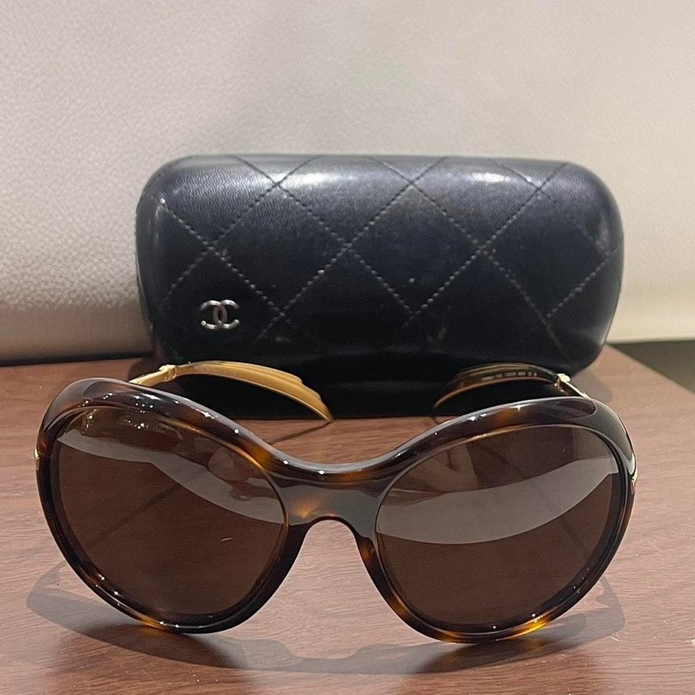 Authentic Chanel vintage tortoise sunglasses with gold rim